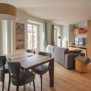 Les Aiguilles- Town Centre Luxury 2 Bedroom Apartment Chamonix
